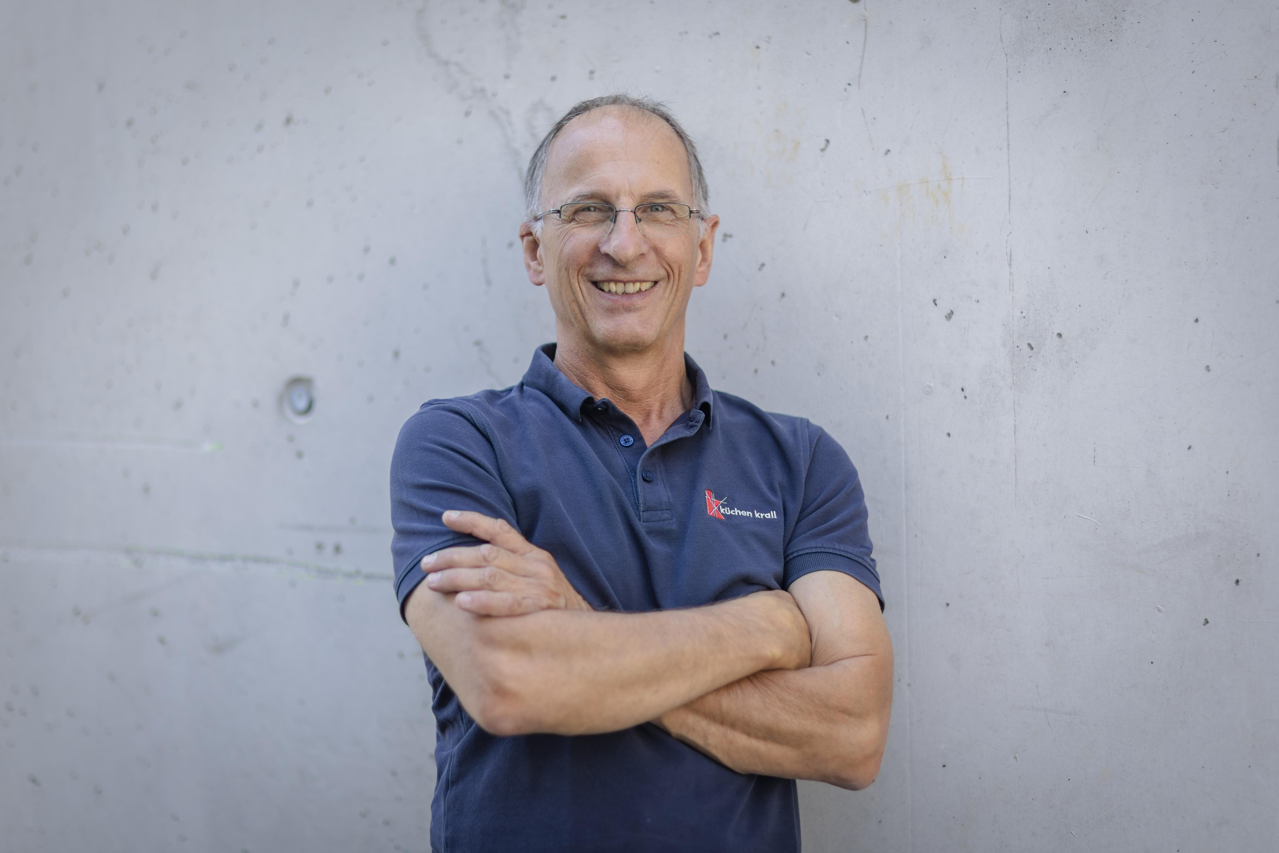 Karl Kram ist Schreinermeister bei Küchen Krall